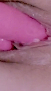 Vibratorul din cremul mamei vitrege, a făcut-o să stropească