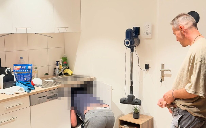 AntoGoesHunting: J’exhibe Le Réparateur Curieux Et Je Le Suce Jusqu’à Ce...