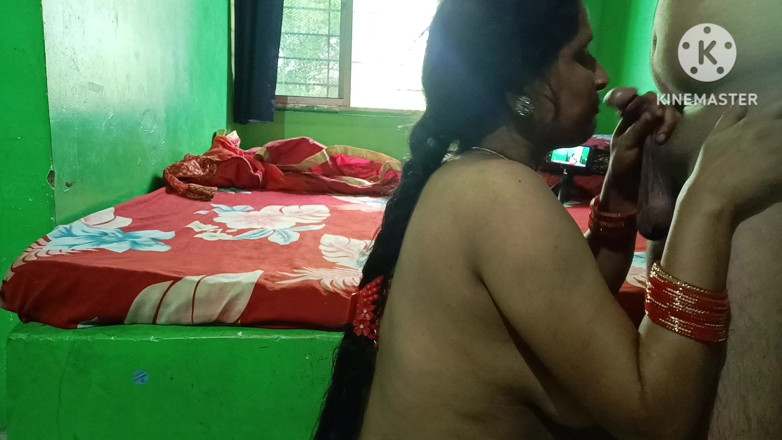 T. Sonai: Cewek sange ini lagi asik nyepong pacarnya sambil ciuman