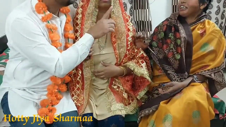 Hotty Jiya Sharmaa: Coppia indiana prima notte di nozze sesso gode con la...