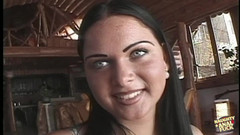 Naughty anal fuck: Bu yeşil kız kendine düşkün oyununu bitirdikten sonra anal seks...