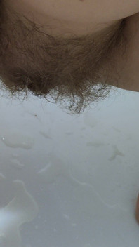 Tsss großes geheimnis - ich pinkel in mein badezimmer