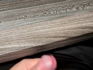 jay jenson: 바에서 자위하는 것은 위험합니다.