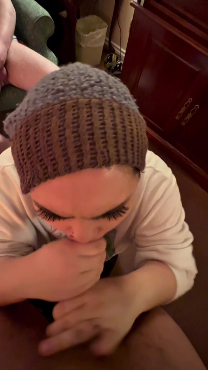 MyPrejacBoyfriend: Je fais regarder ce cocu en cage me sucer