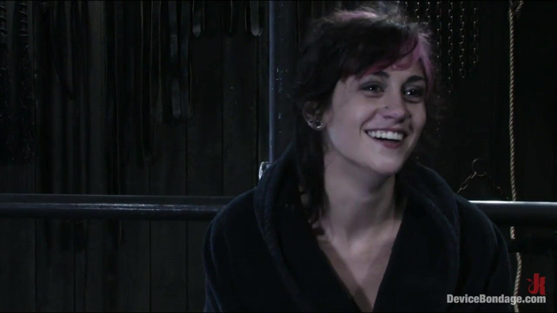 Device Bondage by Kink: Kayden ritorna