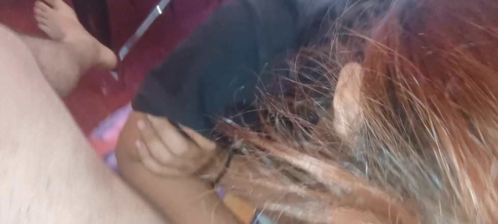 Ionut899: La Mia Sorellastra Mi Succhia Il Cazzo Al Mattino E...