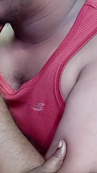 Lait des seins et baise profonde, éjaculation dans la bouche