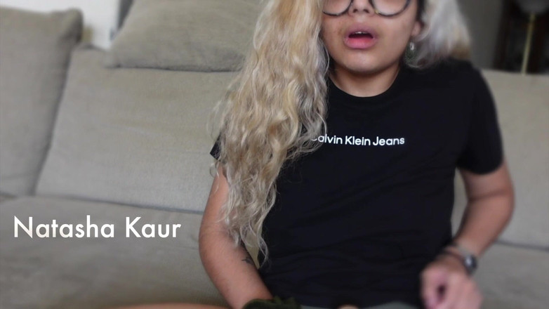 Natasha Kaur: Vibratororgasme en sperma likken van mijn bezwete harige oksels