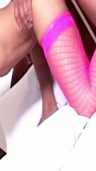 사정할 때까지 젊은 이들에게 후장 따먹히는 거유 트랜니