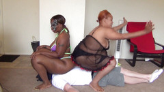 Full Weight Productions: La padrona Lia insegna Candy Crush sul pavimento duro