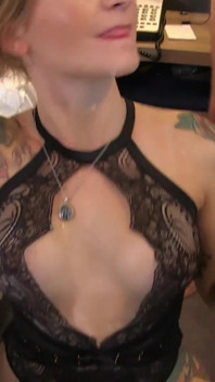 群交女王adreena winters通过一群肮脏的老男人口交并被他们所有的鸡巴操