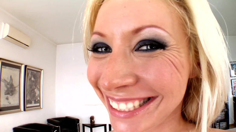Night wank: Getting Her Ass Stuffed! Horny MILF Enjoys the Cum in...