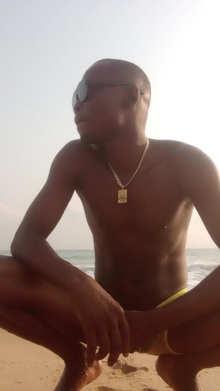 Dickass3x: Procházka s mým obrovským zadním ptákem honění na pláži Cotonou...