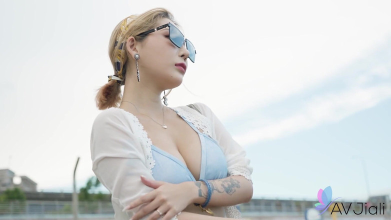 AV Jiali: Stacy e i suoi amici trascorrono una giornata in barca...