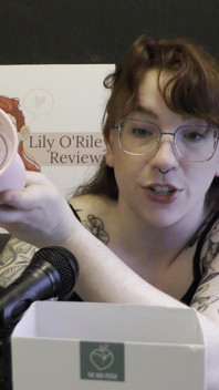 NSFW recensione del honey pistil che lecca il vibratore dalla pesca cattiva