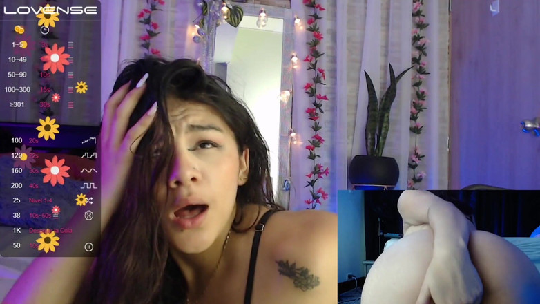 Saray_cute_: 看看我是如何移动的，准备好让你从爸爸后面操我