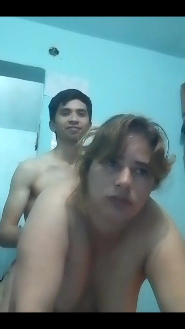 Fitcure1: Aku lagi asik ngentot toketnya di webcam dan ngentot gaya...