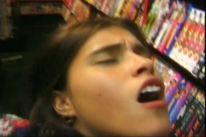 Porno kino: Anal Fucked Teen From German Got Facial in Library