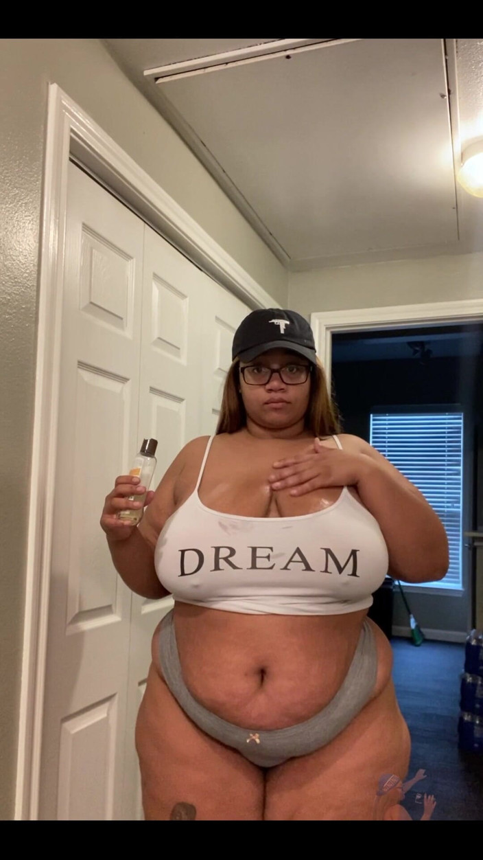 Biggdebbie solo: Pagi yang bagus dari tetek susu ini