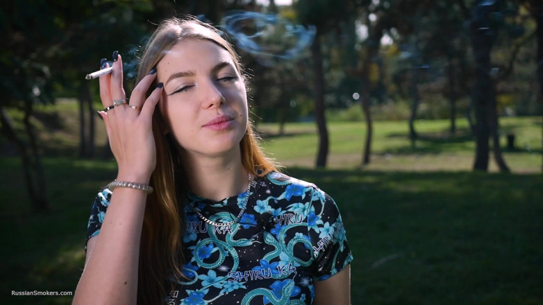 Russian Smokers: Seductive Russian Beauty Smoking Cigarette Studio Vibes
