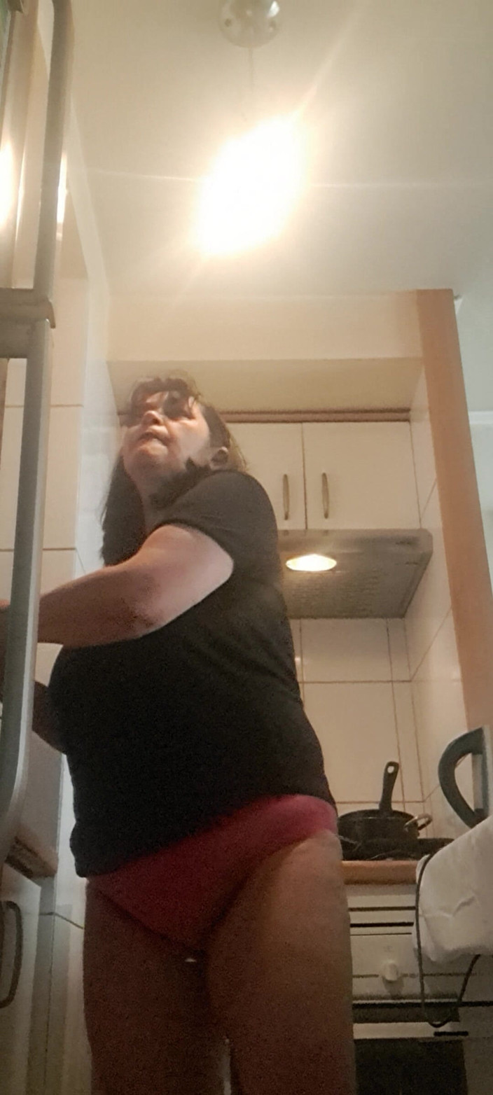 Mommy big hairy pussy: MILF, membersihkan dapur