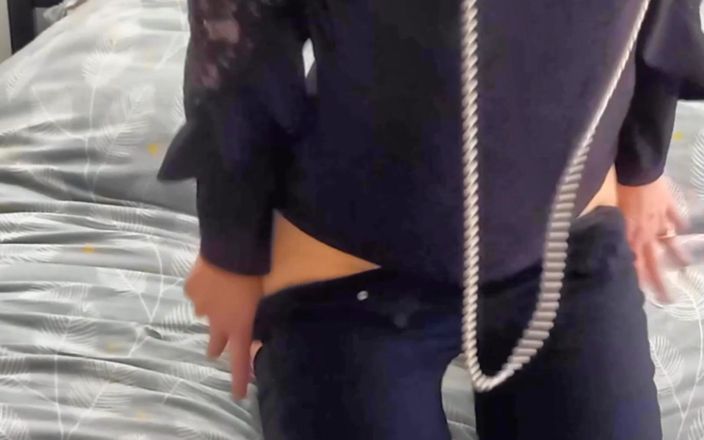 Sofy13: Ahoj, líbí se ti můj velký zadek