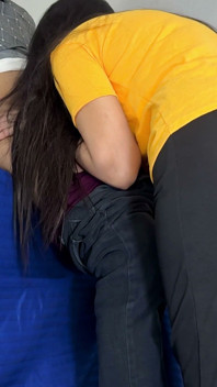 Priya berkongkek dengan abang tirinya