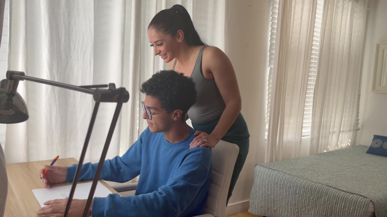 Pro Am Entertainment: 継母は勉強のために彼女の義理の息子に報酬を与える