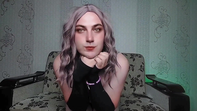 Kitty_Cross: 誘惑的なシシー 無邪気に微笑みながらもいたずらっぽく振る舞う