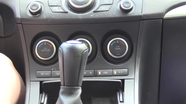 Sydney screams fetish: Manual De 6 velocidades, Mazda3 em Stilettos - HD Wmv