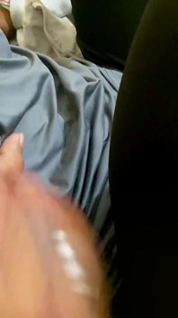 彼女の家で隣人とセックスしていたとき、隣人の妻の友達が来たので、隣人を隠して後背位で友達を犯しました
