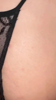 Nevlastní matka s velkým zadkem ošukaná jejím nevlastním synem při odpočinku v posteli