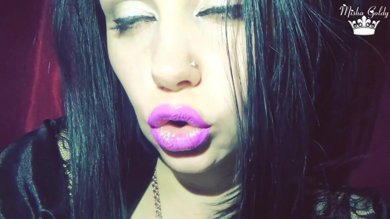 Goddess Misha Goldy: Фиолетовые блестящие губы