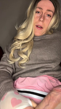 Doce menina trans de 18 anos, mastrubação anal