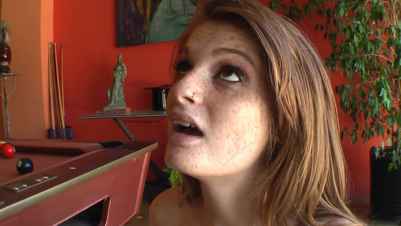 TeenXXX Stories: Deslumbrante gata fode ao ar livre e engole porra