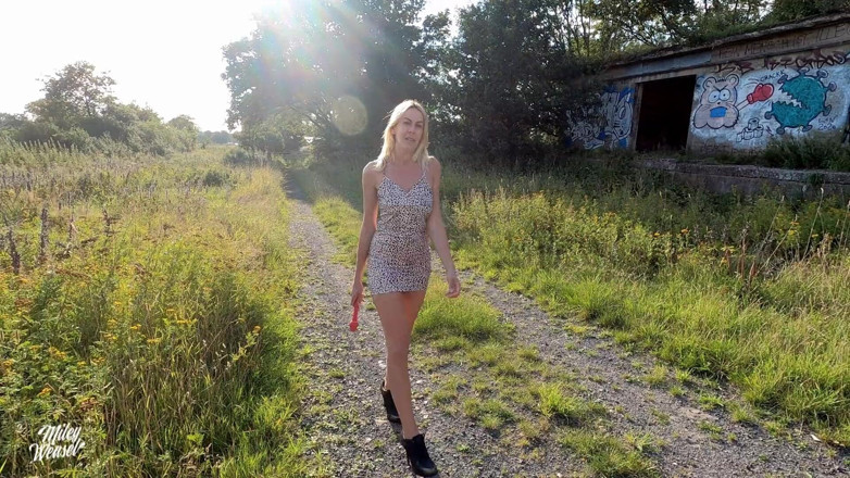 Miley Weasel: Horny Blonde Girl Fucks Her Wet Pussy!!