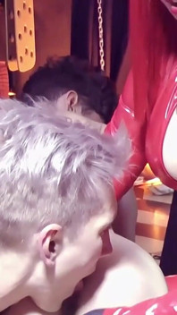 Ibu tiri super semok dan 2 banci pemulanya - penghinaan sama arya grander si tante semok