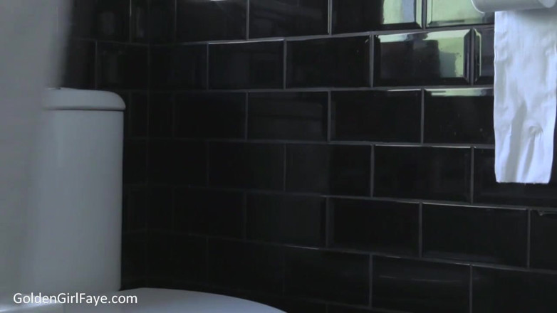Her Kink UK: First pee of the day