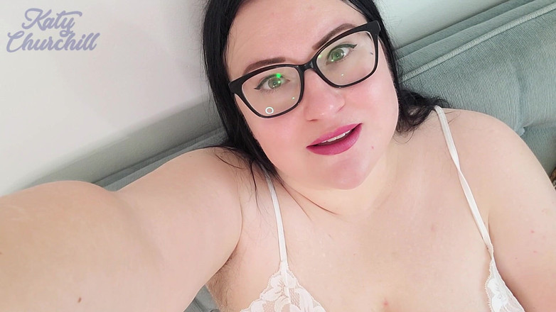 Katy Churchill: Awek montel yang marah menelan Tiny Peeper Whole