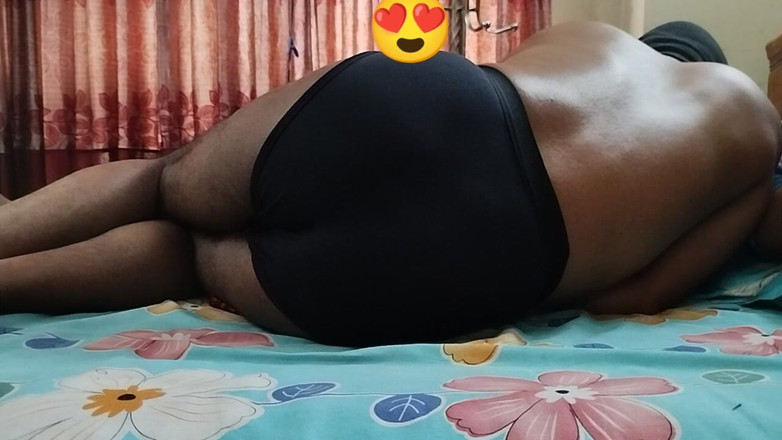 Teensex: 恥知らずで胸の大きい義理の妹が夫の鼻先で義理の兄とセックスする - 予想外の結末