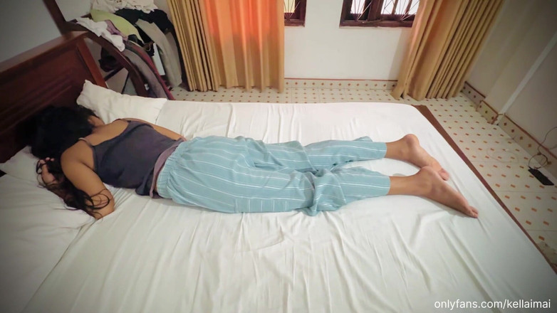 J kodi: Nous sommes seuls à la maison et ma demi-sœur à baiser