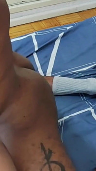 Mezirasový sex! Můj černý kamarád mi šuká zadek svým 21centimetrovým penisem