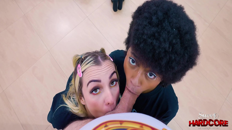 Nasty couples studio: Chlap s velkým ptákem šuká jen zadek mé a Vicky Menage!...