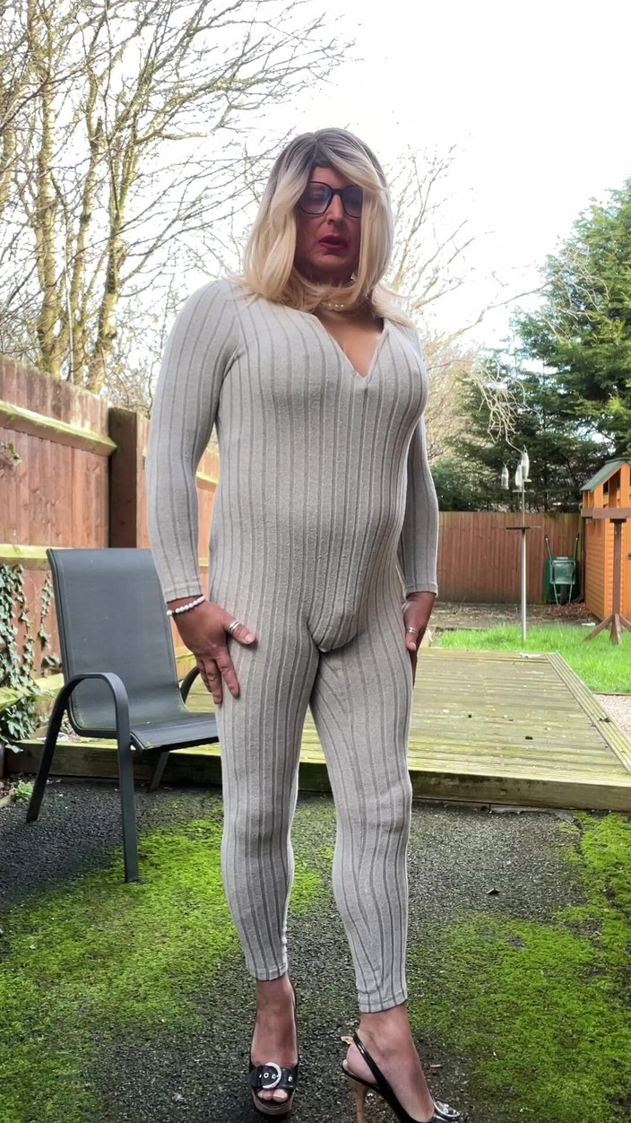 Kellycd2022: Amatorski Crossdresser Kellycd2022 Seksowna milf sika i masturbuje się w...