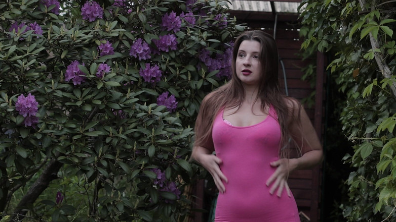 Ferrero: Melena Maria Rya di negara ini dalam gaun merah jambu...