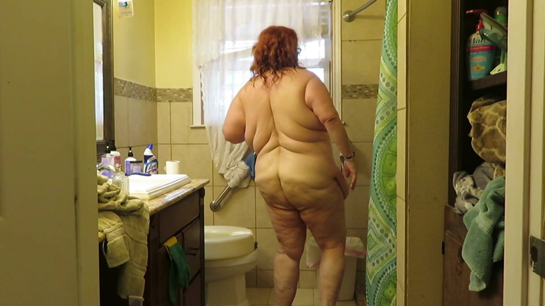 BBW nurse Vicki adventures with friends: ¡La enfermera naighty húmeda sudorosa caliente Vicki se quita el...