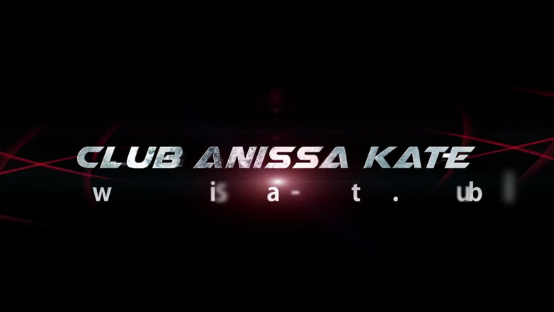 Club Anissa Kate: Venus Aphrodite, abondamment élargie au bord de la piscine