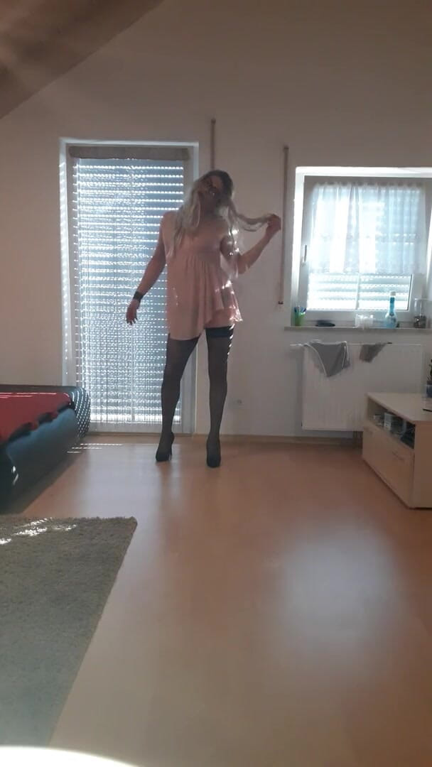 Julia CD: Sexy teen travestito in lingerie