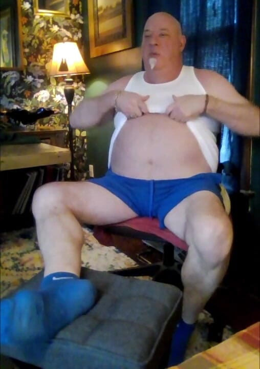beardaddychub: Výstřik na nohy!