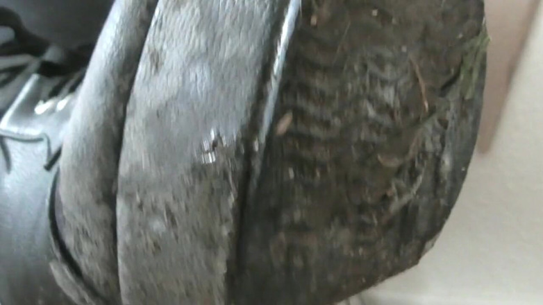 Kikka Jennie: Tacones de botas sucios y saliva